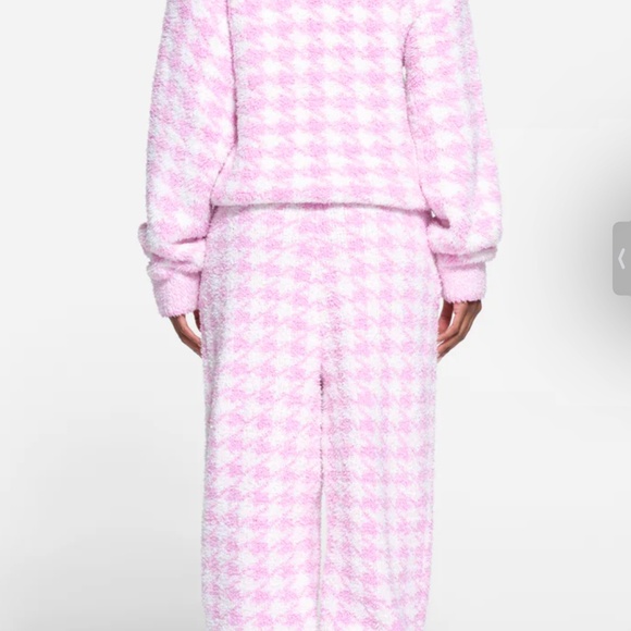 NWOT Skims Matching Pullover and Pants Set Houndstooth Pink S/M - Picture 3 of 11